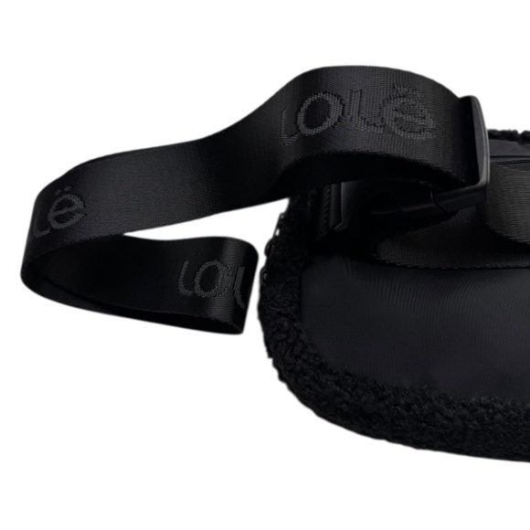 LOLE Sherpa Black Belt Bag - Picture 3 of 12